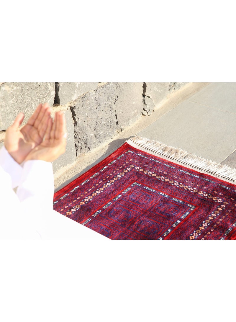 سجادتي مجموعة هدايا رمضان باكج 2 سجادة صلاة تراث السدو الفاخر، سجادات سدو مستوحاة من حياكة السدو التقليدية الأصيلة، باللون الأحمر، مقاس 110×70 سم - Image 4